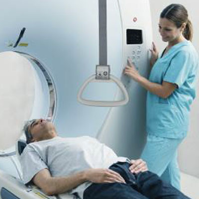 Závěsný systém pro MRI/CT